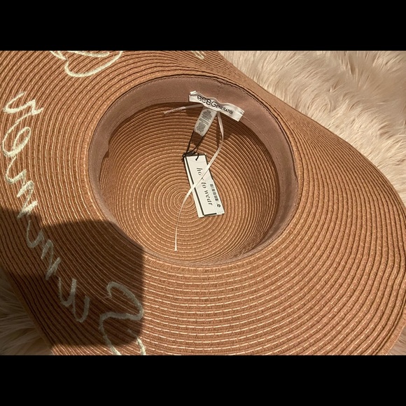 Brand new BCBG BASKETWEAVE WIDE-BRIM HAT - Picture 4 of 4